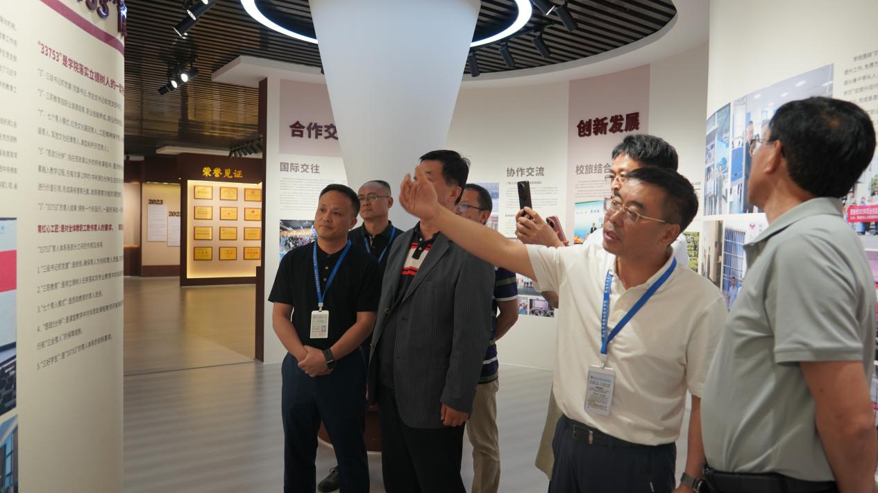 威海市人大常委会副主任李振光一行到金沙集团1862cc调研指导